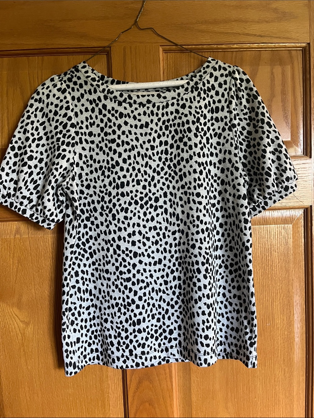LOFT Women's Black & White Spot Print Short Sleeve Top